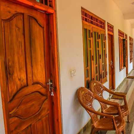 French Garden Eagle Wings Inn Uppuveli Exterior foto